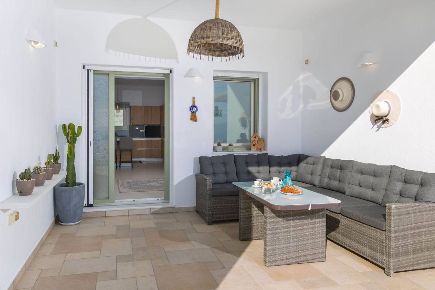Villa Alectrona